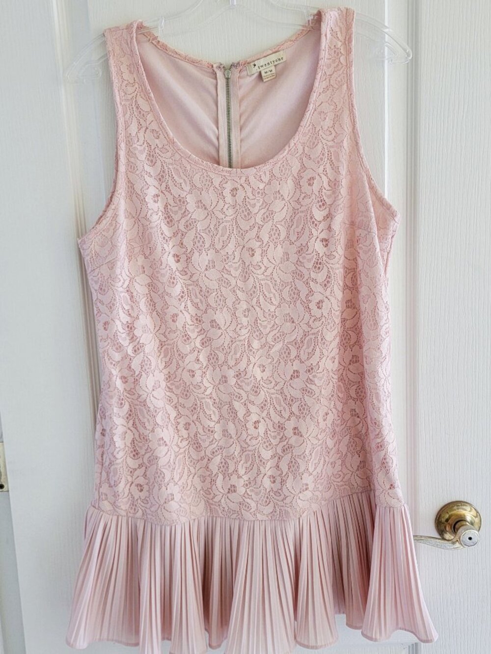 FOREVER 21 SLEEVELESS LACE DRESS